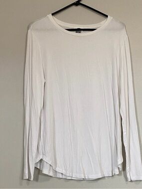 Old Navy White Long Sleeve Crewneck Tee